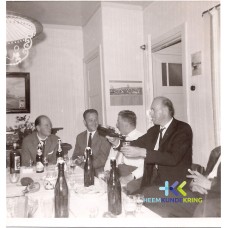 1964 Douane Schipperfeestje in de woning van de Kok aan de waterkant uiters links deh. Broekhuizen -rechts Hendrien van der Laag-Damen Coll. HKR (4)